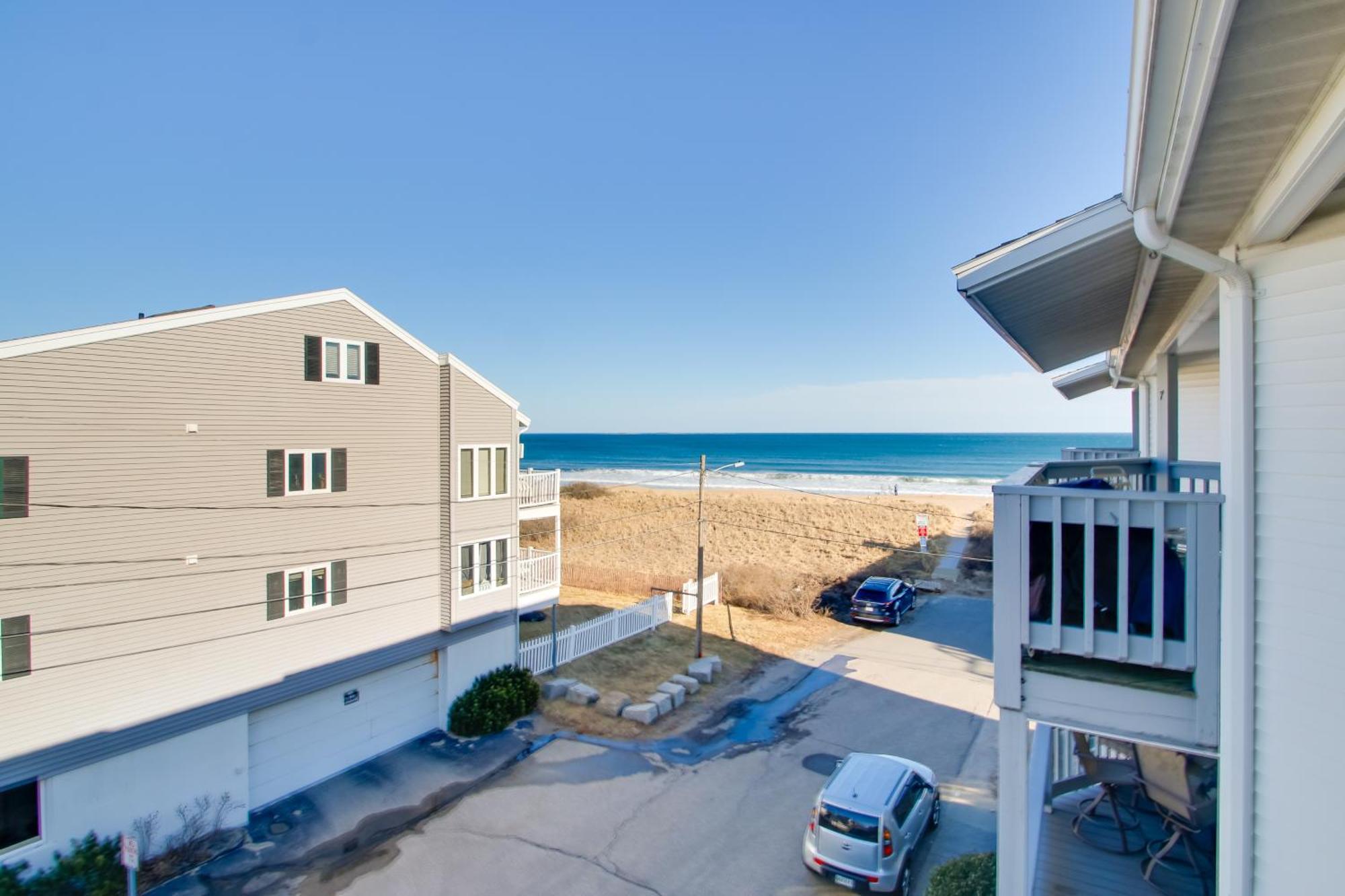 Beachfront Old Orchard Beach Condo With Balcony Bagian luar foto