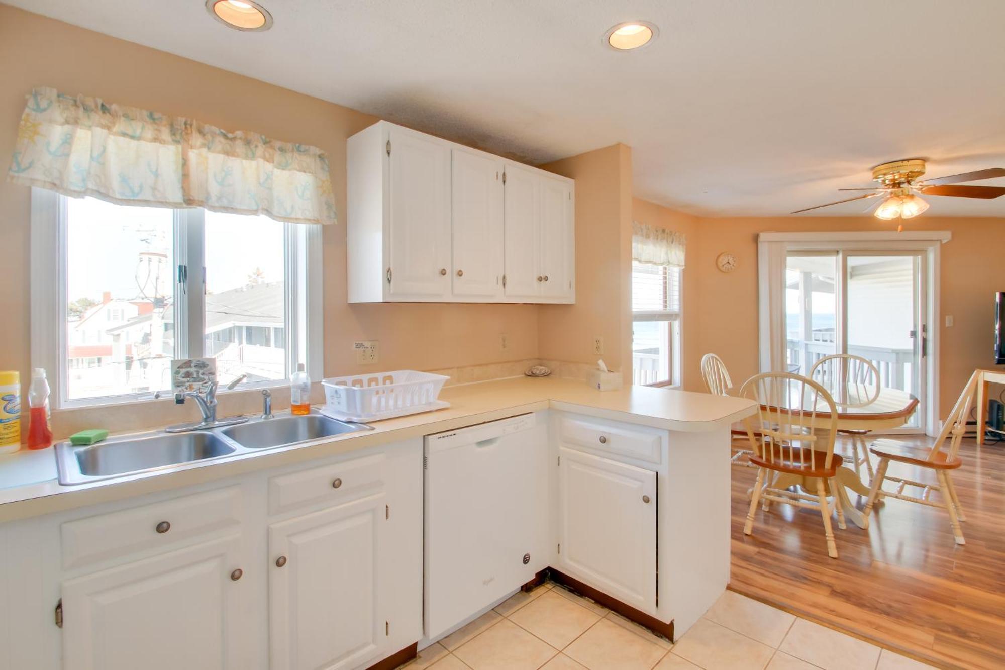 Beachfront Old Orchard Beach Condo With Balcony Bagian luar foto