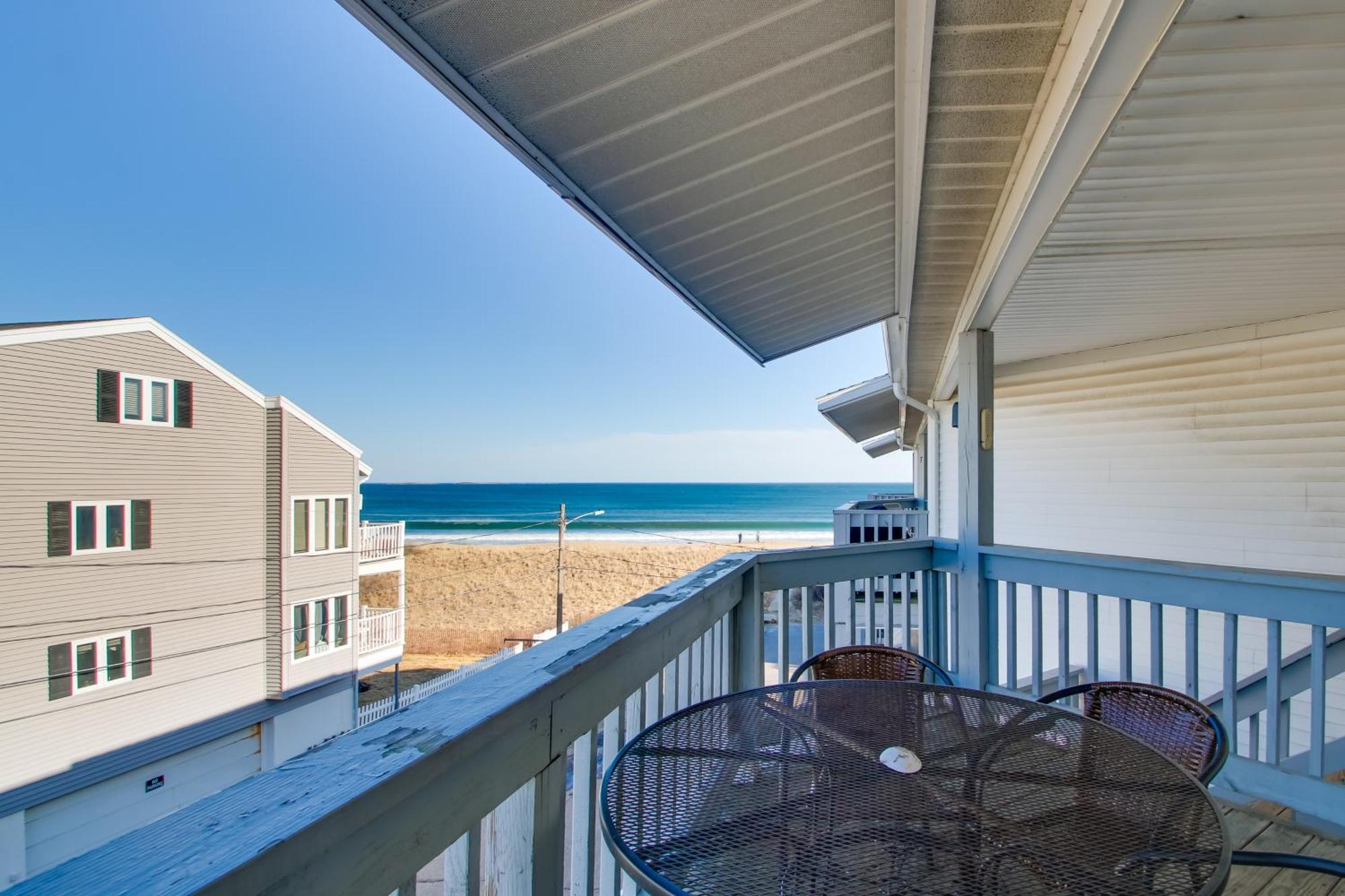 Beachfront Old Orchard Beach Condo With Balcony Bagian luar foto